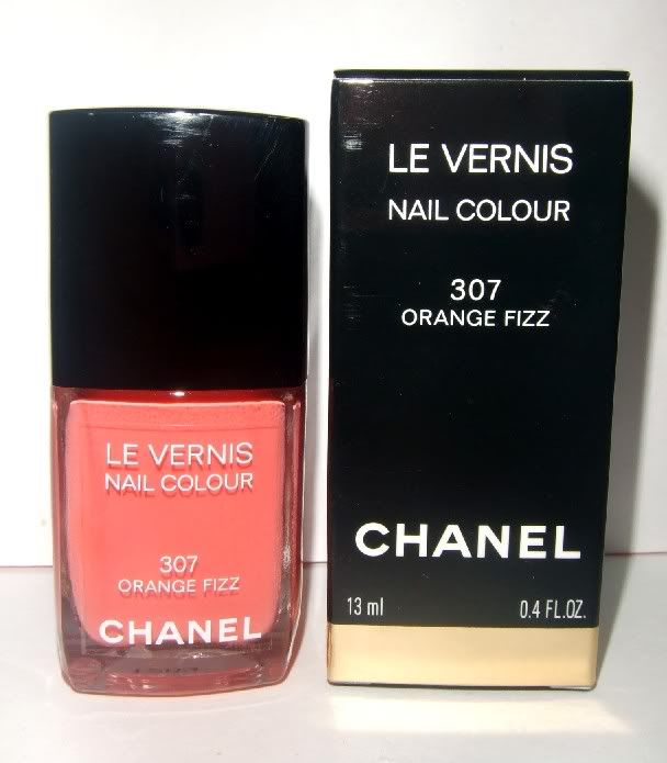 http://i79.photobucket.com/albums/j136/Fanilee/Chanel_nail_307_1.jpg