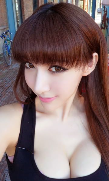 青島 巨乳粉嫩大奶名模  張婉悠 yoyo