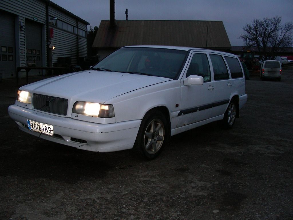 http://i79.photobucket.com/albums/j139/Volvomies89/Volvo%20740/DSCN1979.jpg