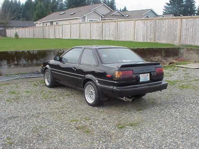 [Image: AEU86 AE86 - rice question - rear spoile...the 2 door]