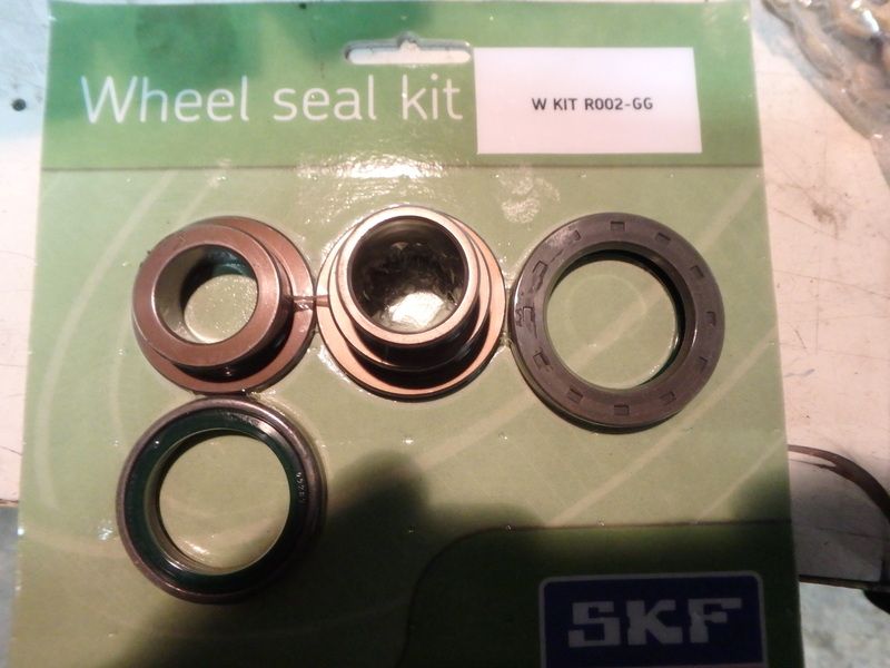 Gas Gas EC 300 2004-2005 SKF Front Wheel Bearing /& Seal Kit