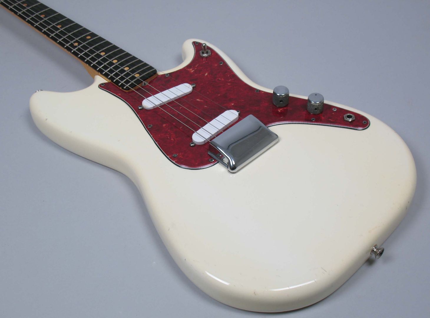  photo 1964FenderDuoSonicOlympicWhite060.jpg