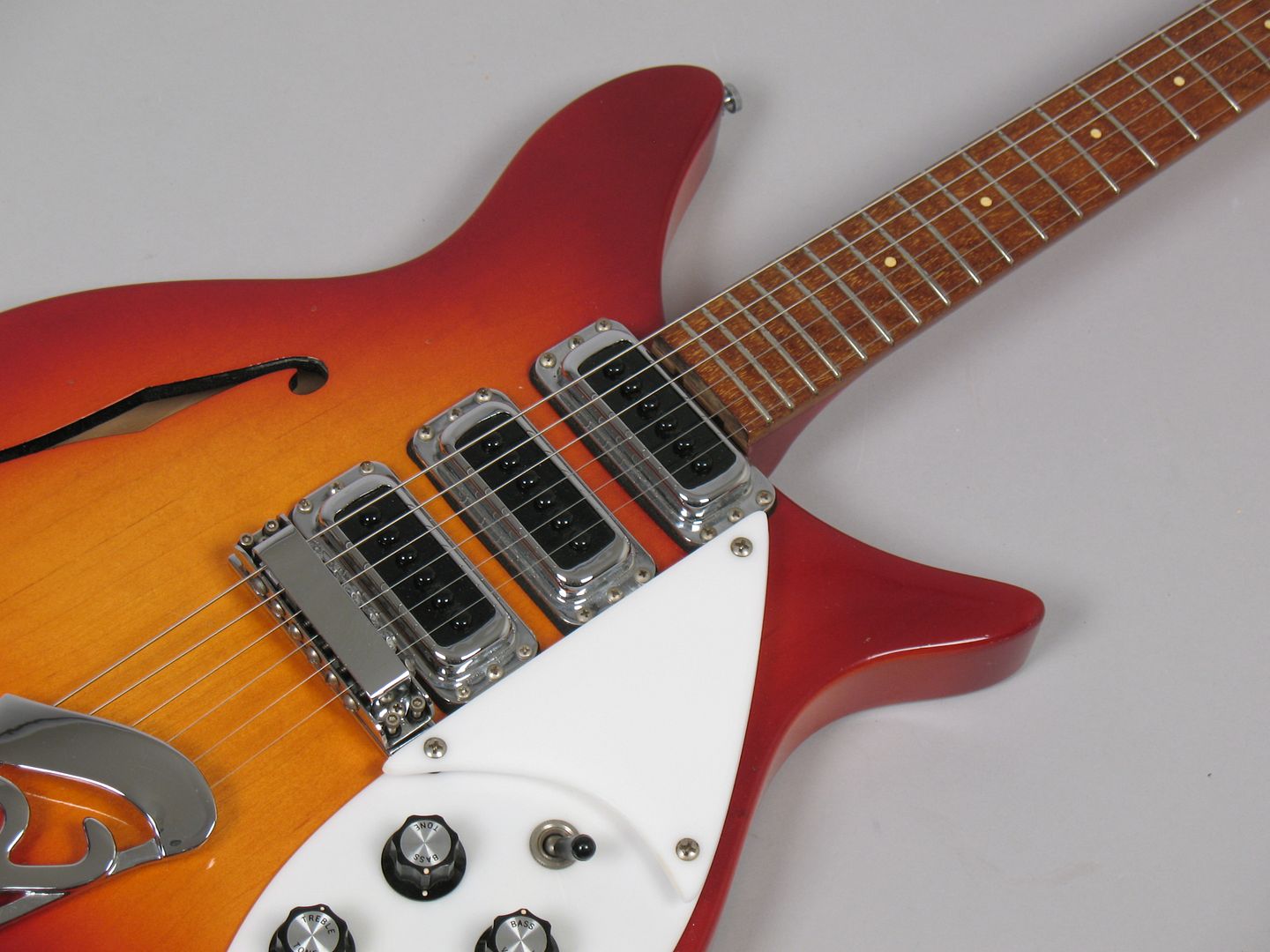  photo 1980Rickenbacker320Fireglo027.jpg