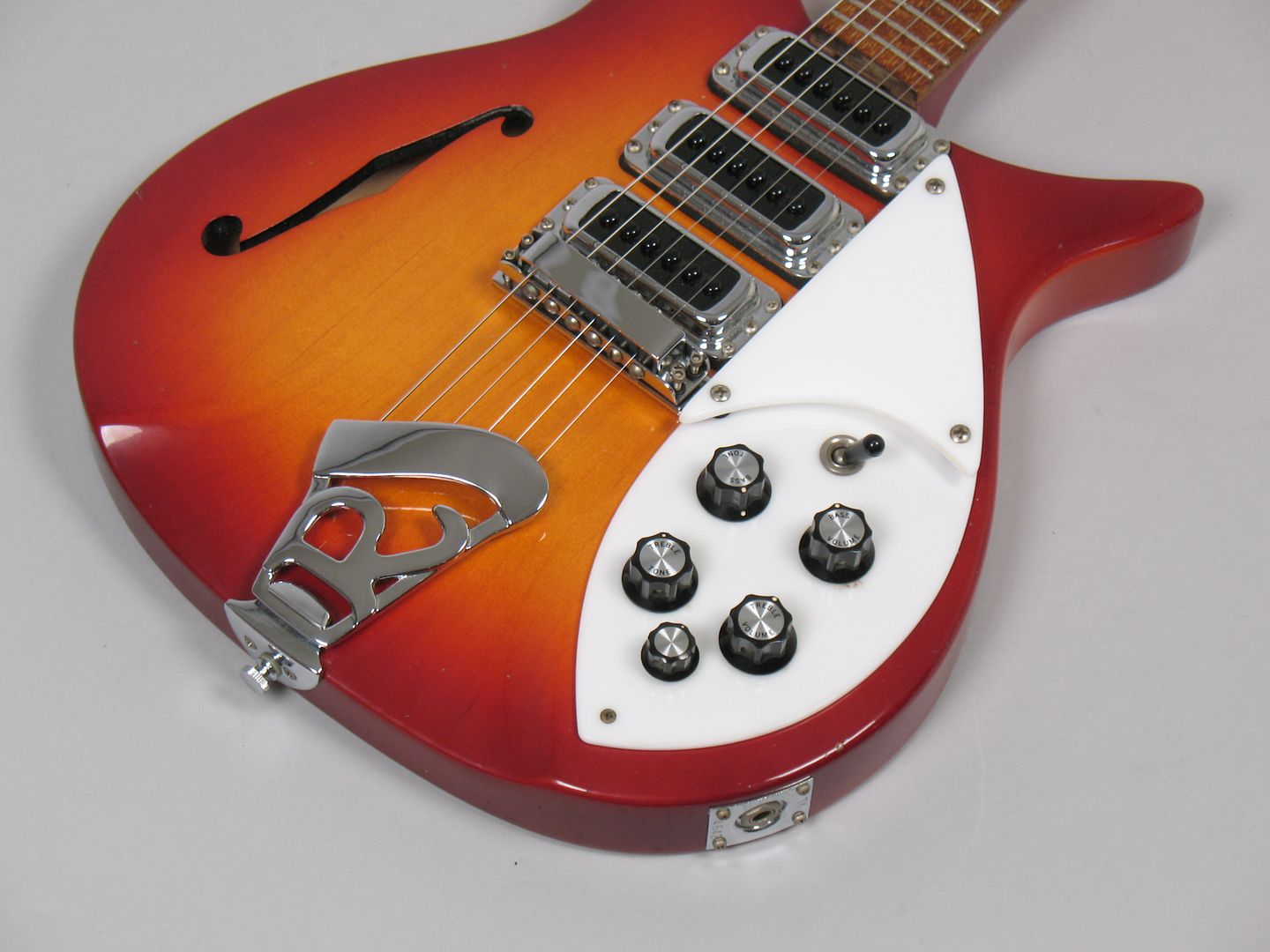  photo 1980Rickenbacker320Fireglo030.jpg