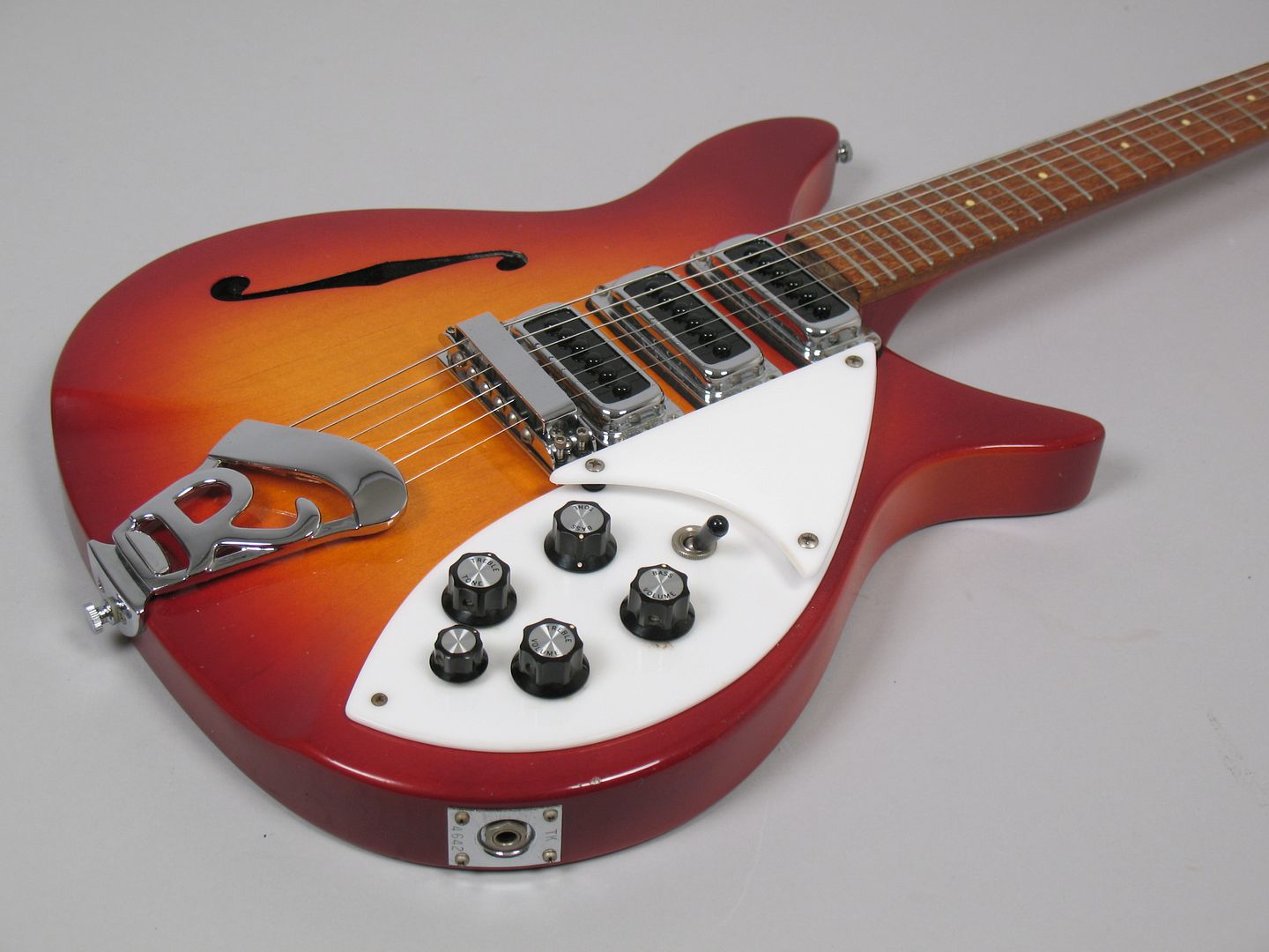  photo 1980Rickenbacker320Fireglo032.jpg