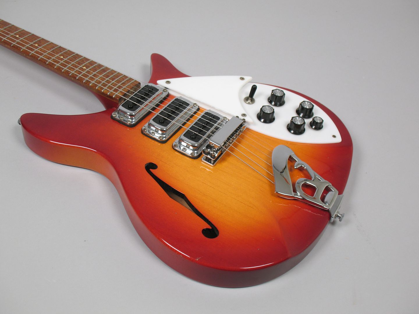  photo 1980Rickenbacker320Fireglo036.jpg