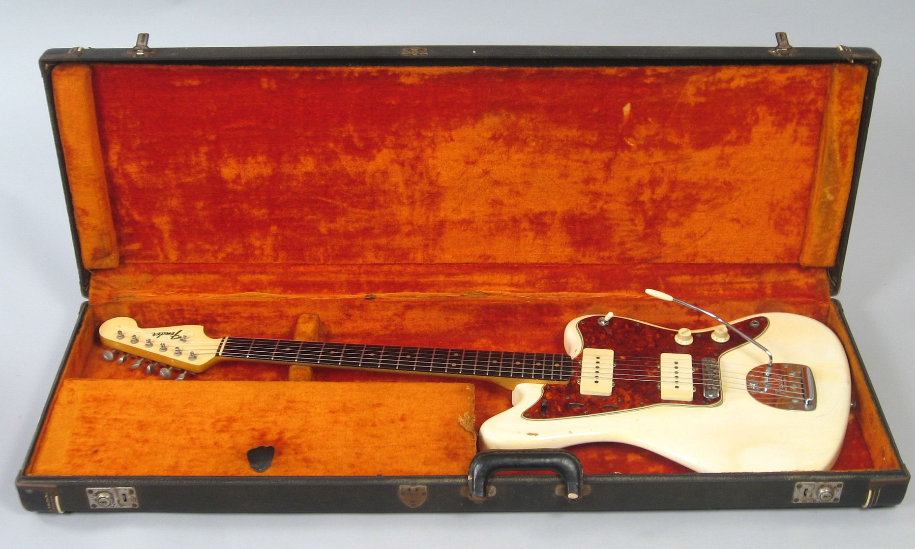  photo 1964FenderJazzmasterOlympicWhiteOHSC091.jpg