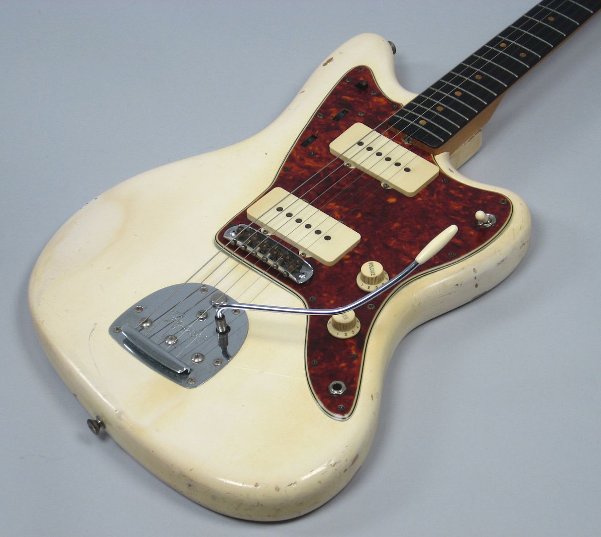  photo 1964FenderJazzmasterOlympicWhiteOHSC122.jpg