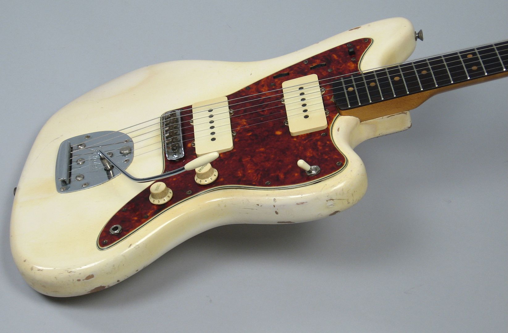  photo 1964FenderJazzmasterOlympicWhiteOHSC125.jpg