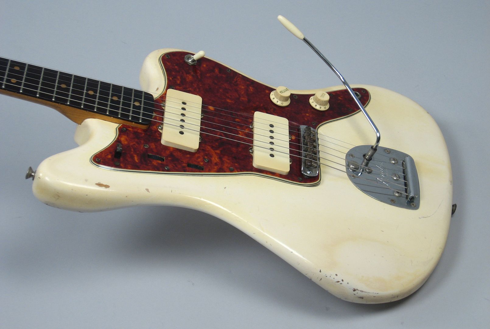  photo 1964FenderJazzmasterOlympicWhiteOHSC130.jpg