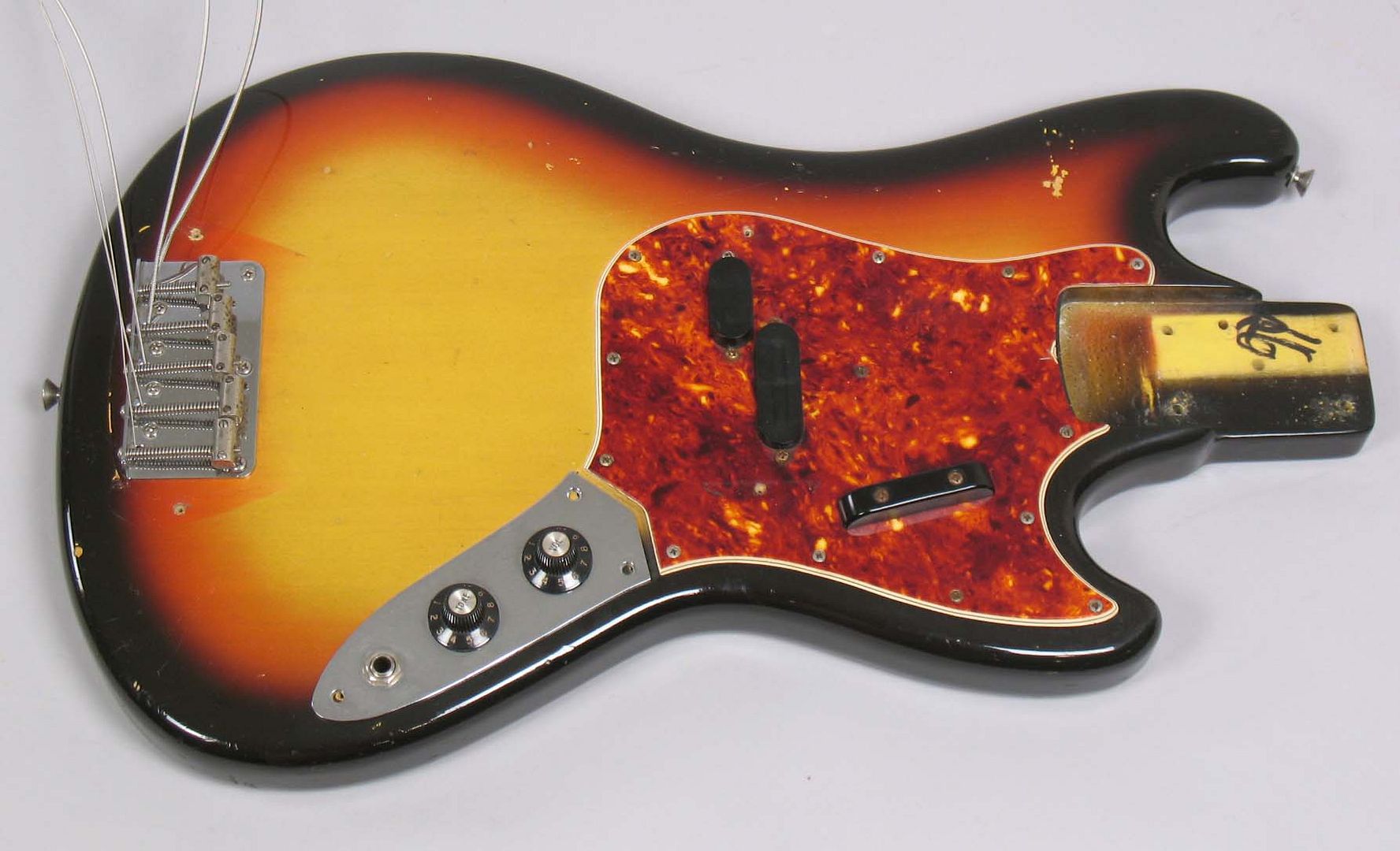  photo 1966FenderBassVSunburst005.jpg