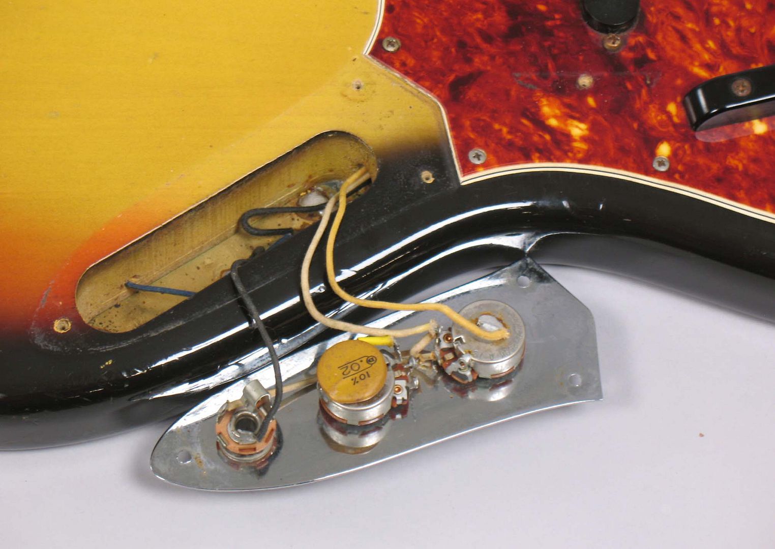  photo 1966FenderBassVSunburst007.jpg