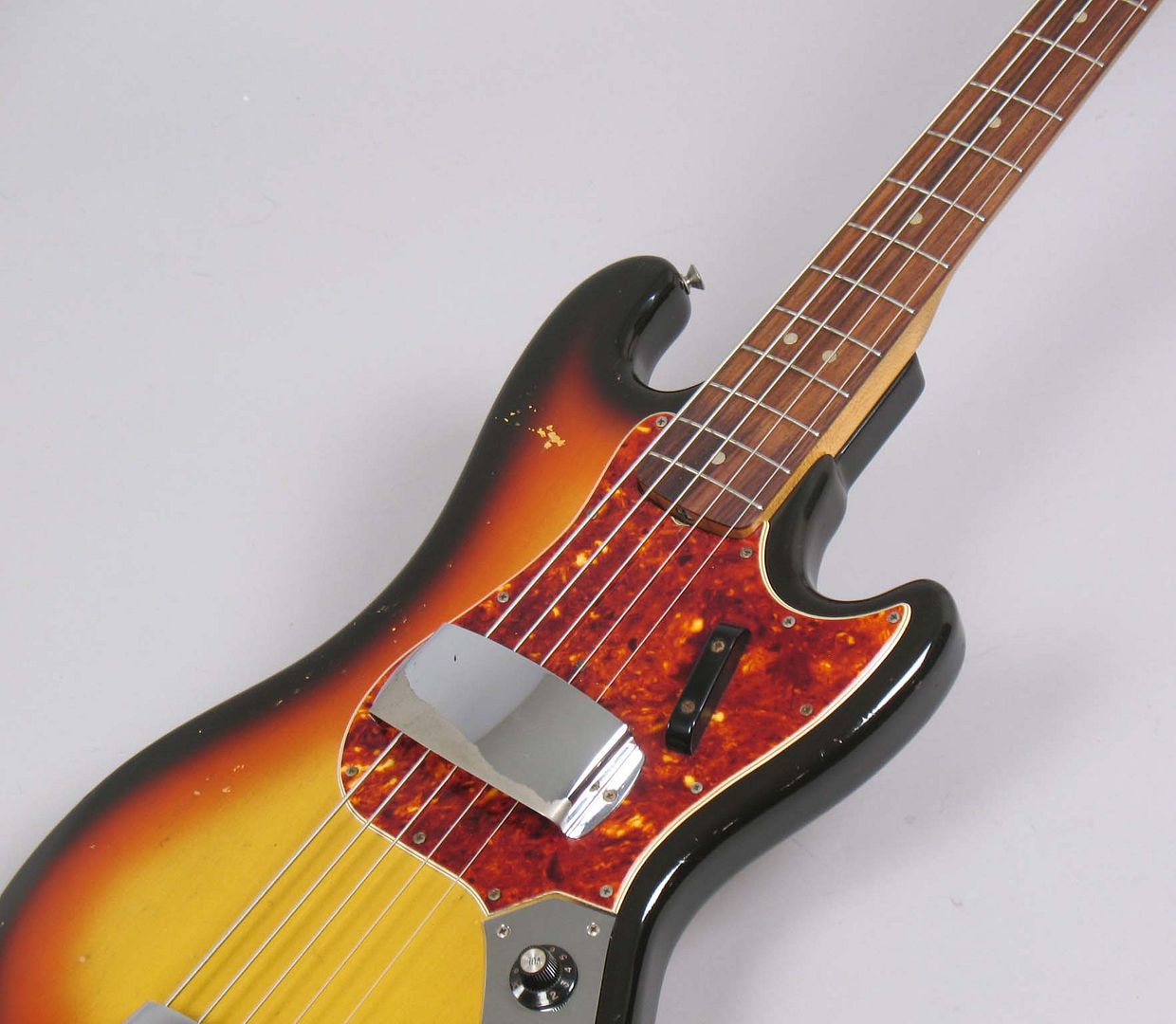  photo 1966FenderBassVSunburst029.jpg