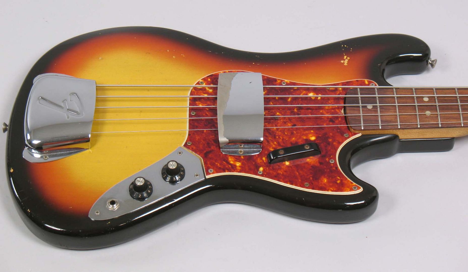  photo 1966FenderBassVSunburst030.jpg