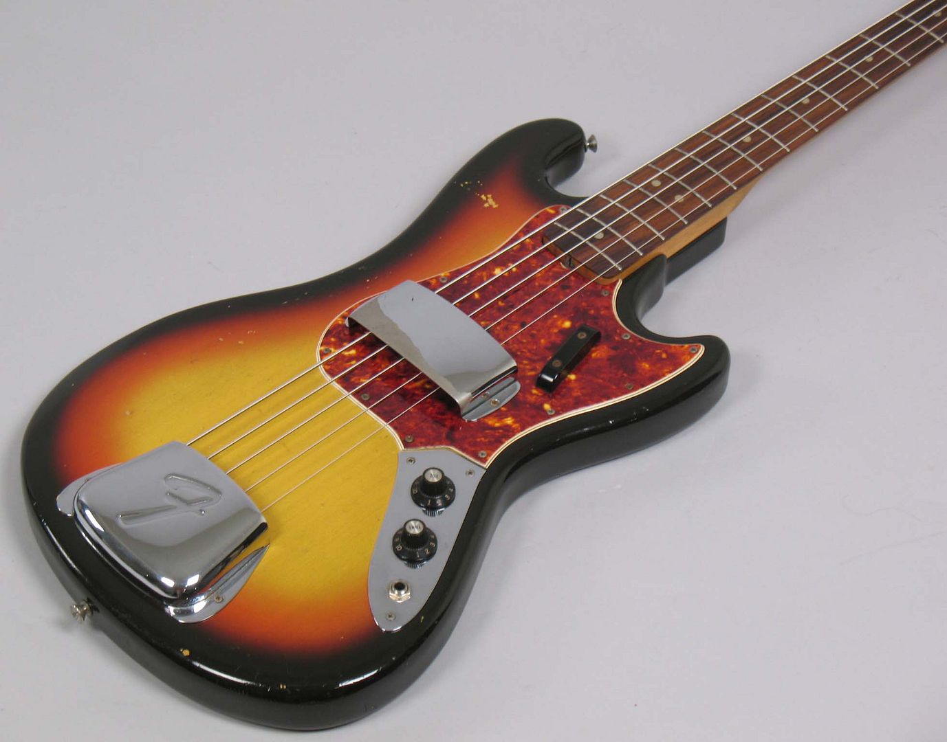  photo 1966FenderBassVSunburst032.jpg