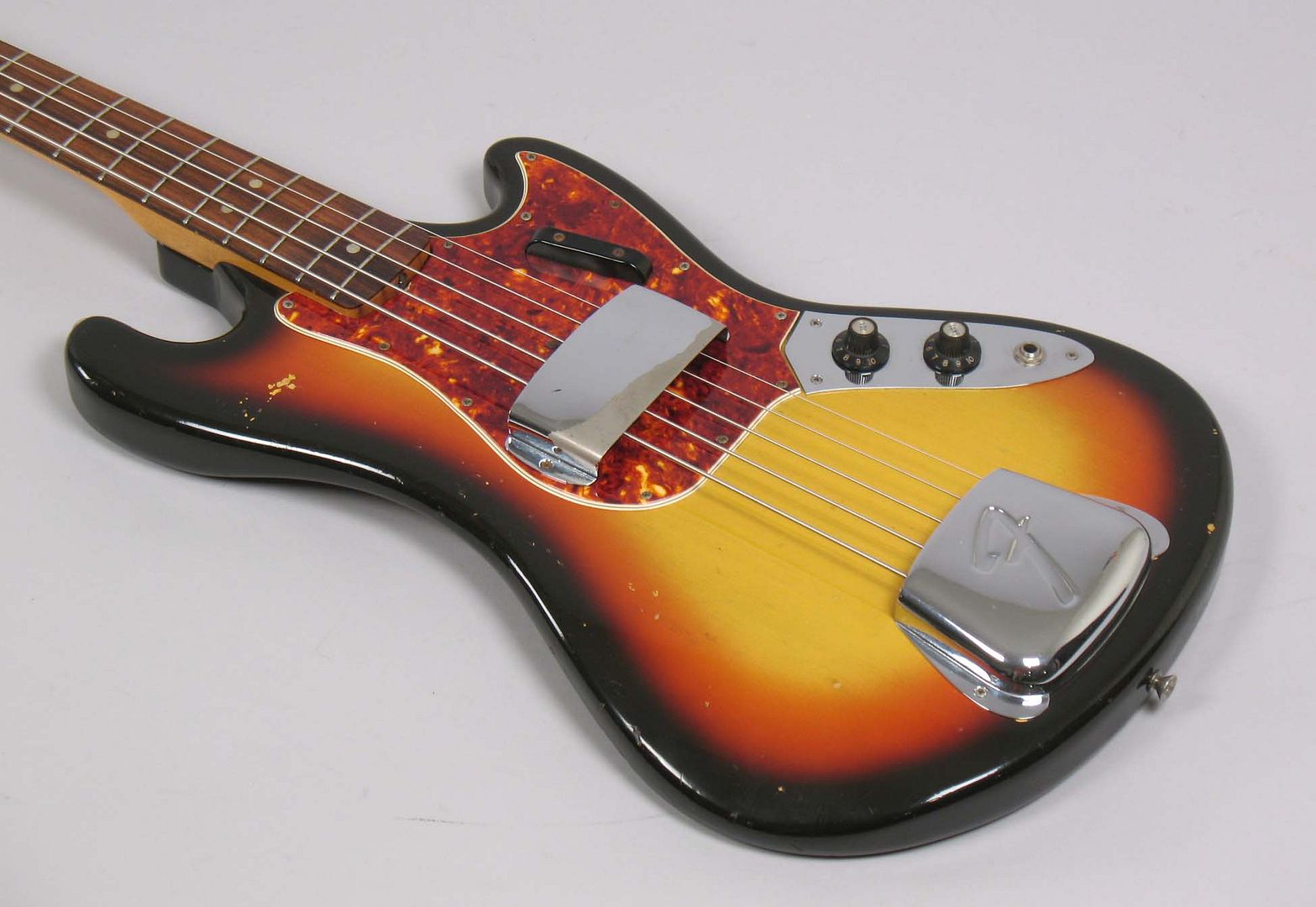  photo 1966FenderBassVSunburst035.jpg