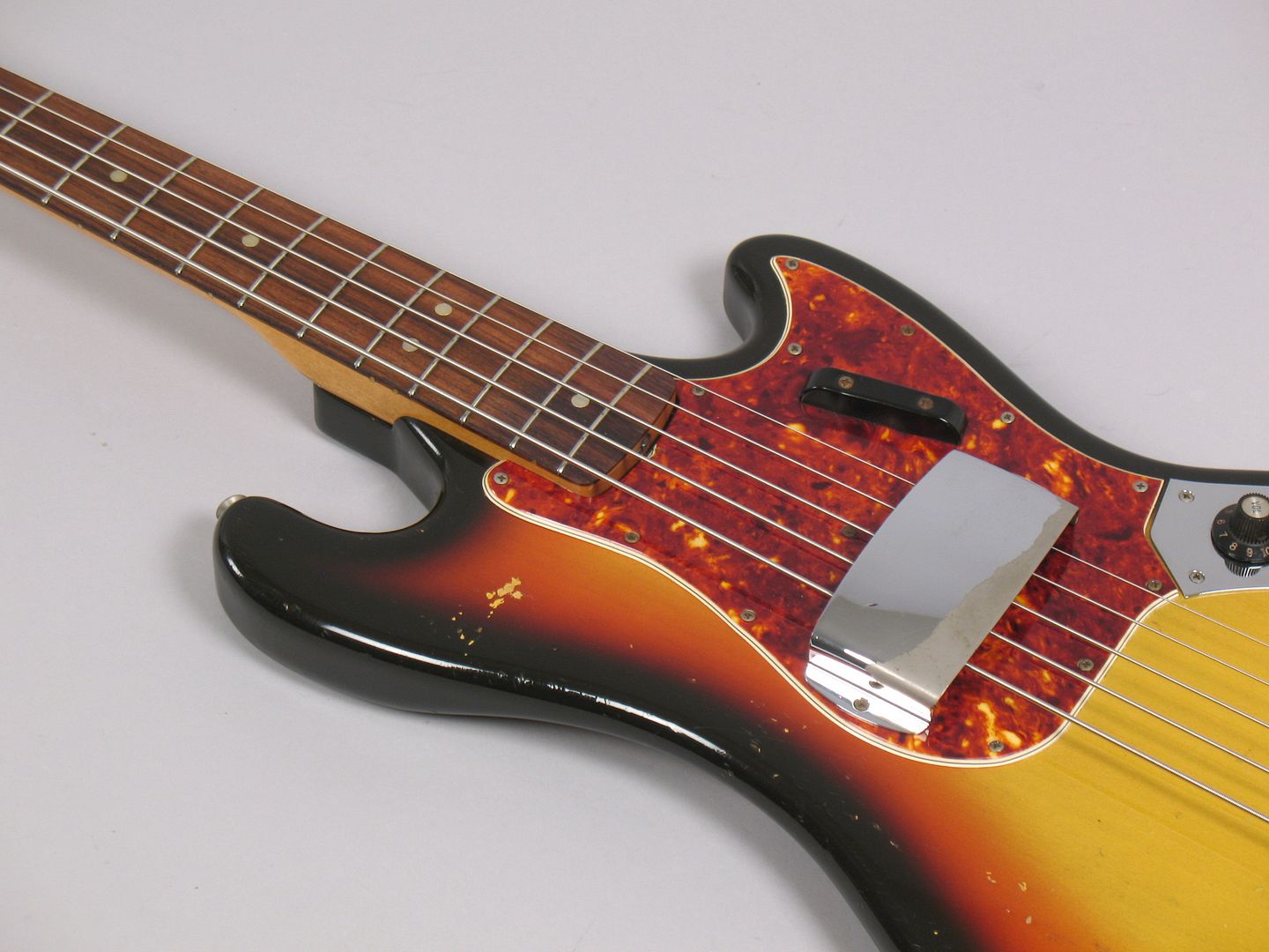  photo 1966FenderBassVSunburst037.jpg