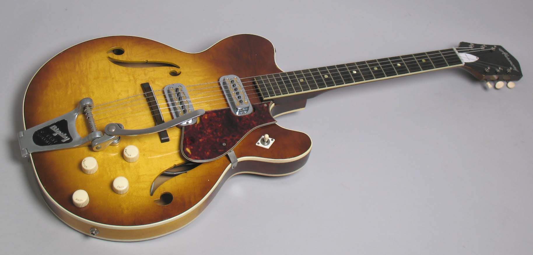  photo 1966HarmonyH74Sunburst013.jpg