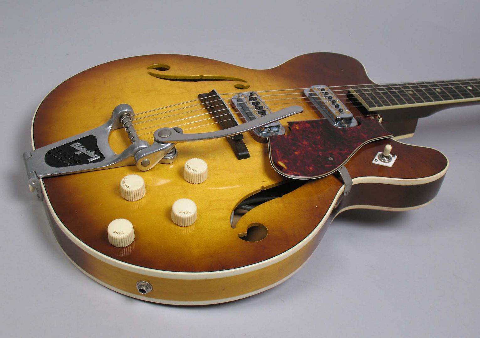  photo 1966HarmonyH74Sunburst045.jpg