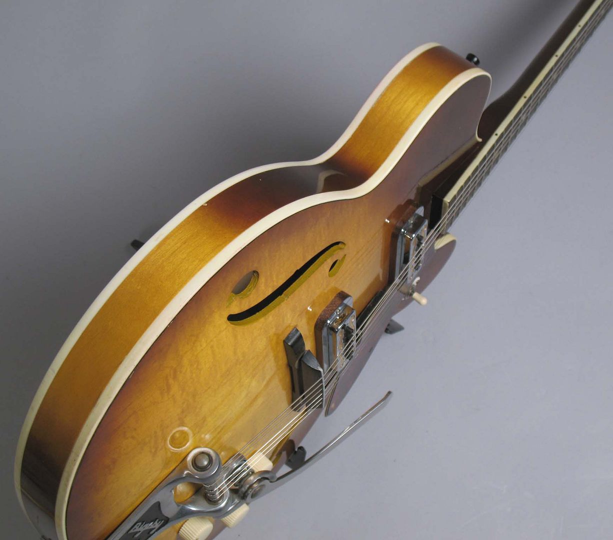  photo 1966HarmonyH74Sunburst065.jpg