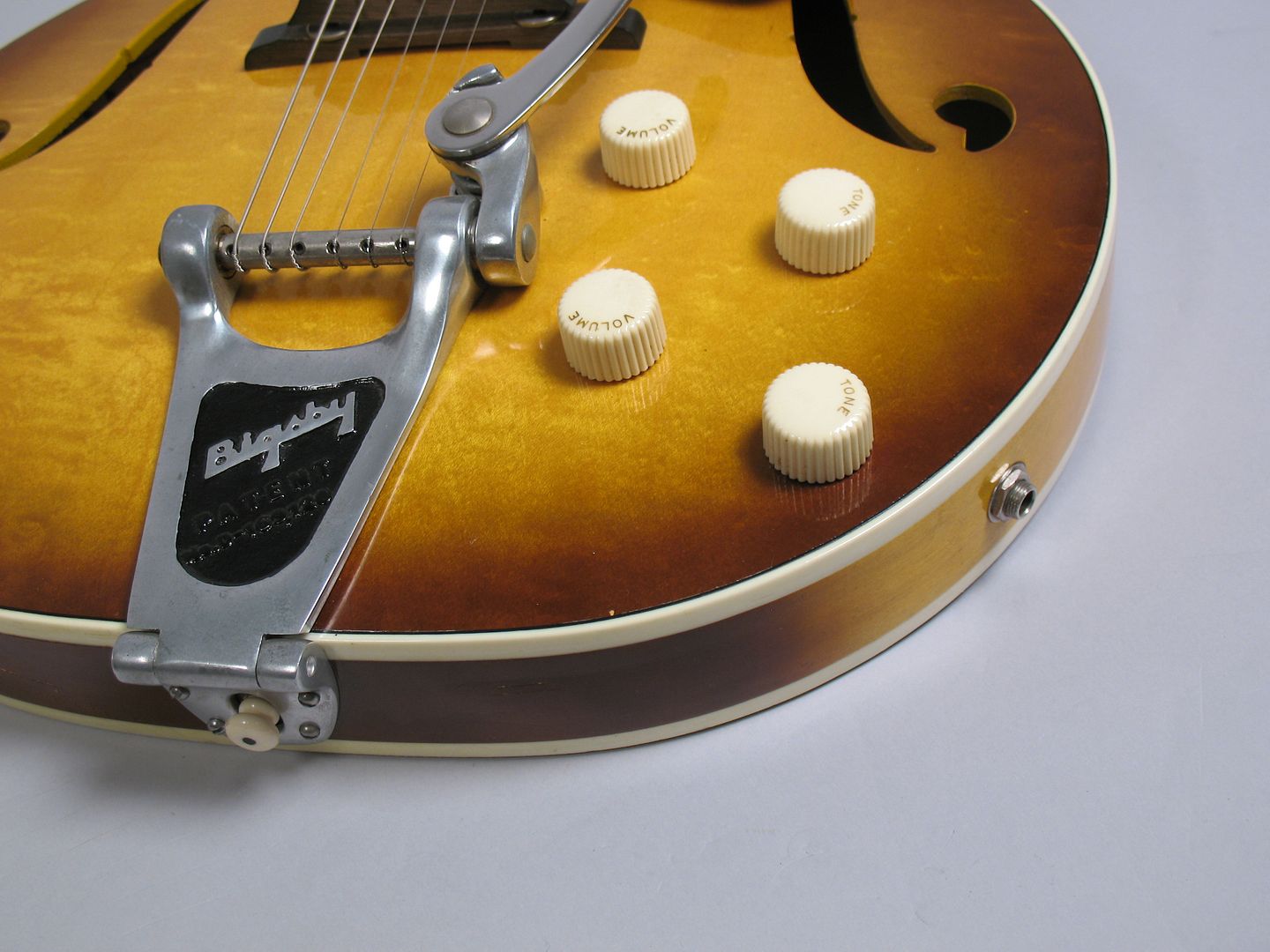  photo 1966HarmonyH74Sunburst142.jpg