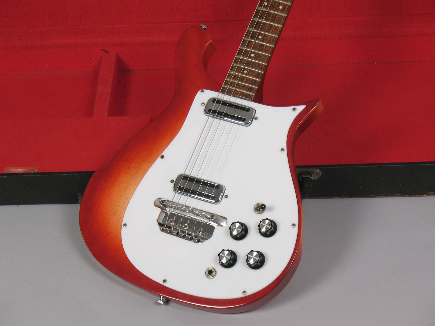  photo 1967Rickenbacker450Fireglo064.jpg