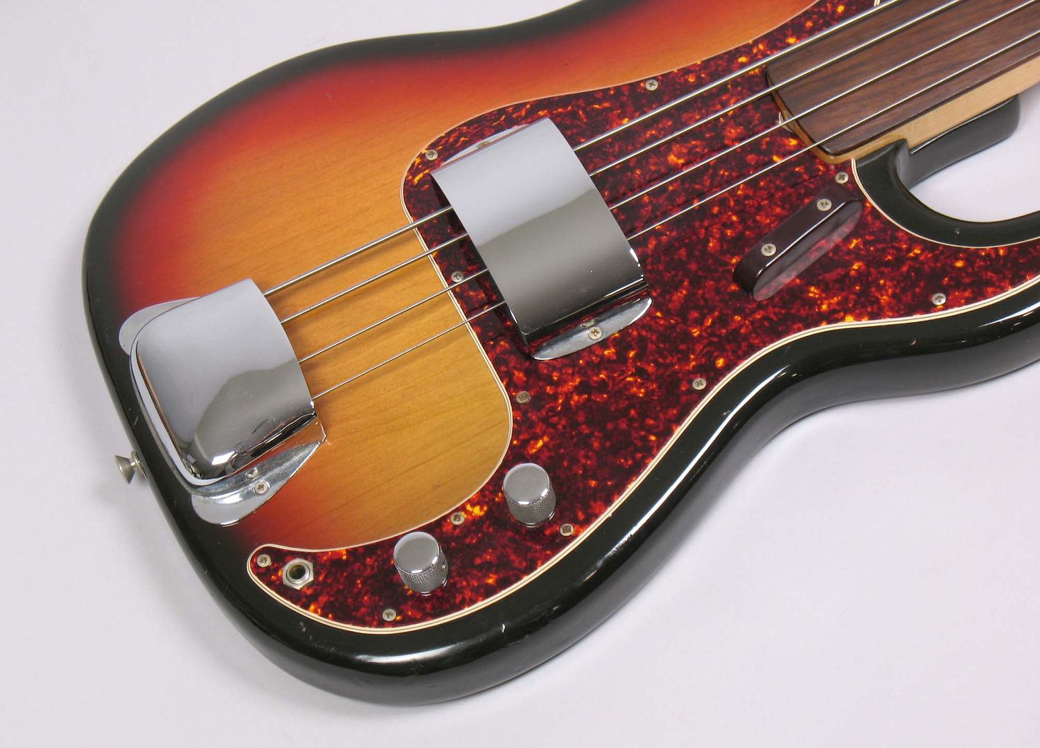  photo 1973FenderPrecisionBassFretlessSunburstRosewood052.jpg