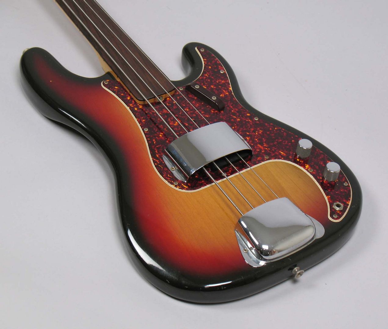  photo 1973FenderPrecisionBassFretlessSunburstRosewood059.jpg