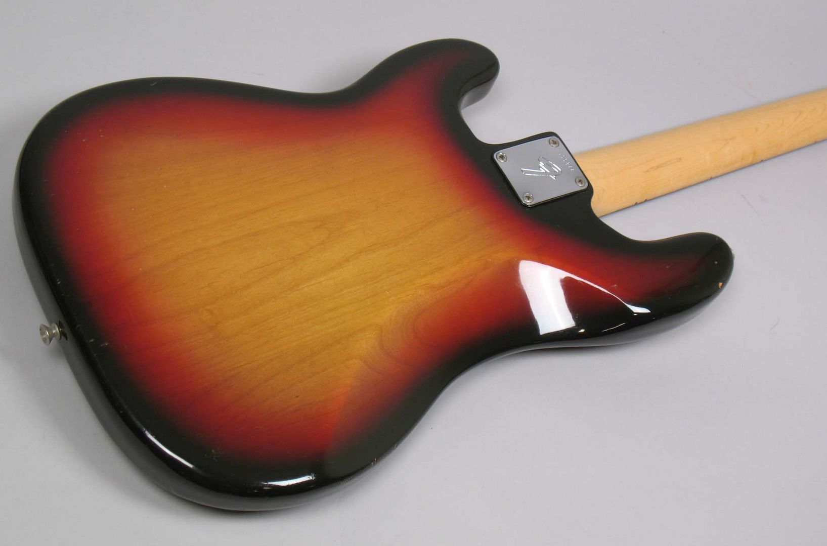  photo 1973FenderPrecisionBassFretlessSunburstRosewood070.jpg