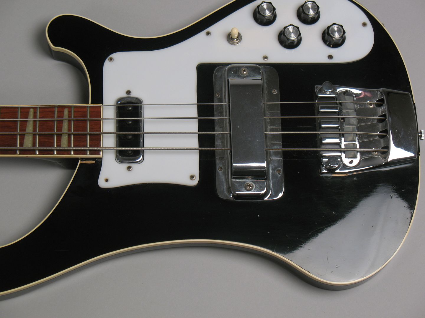  photo 1974Rickenbacker4001Jetglo106.jpg