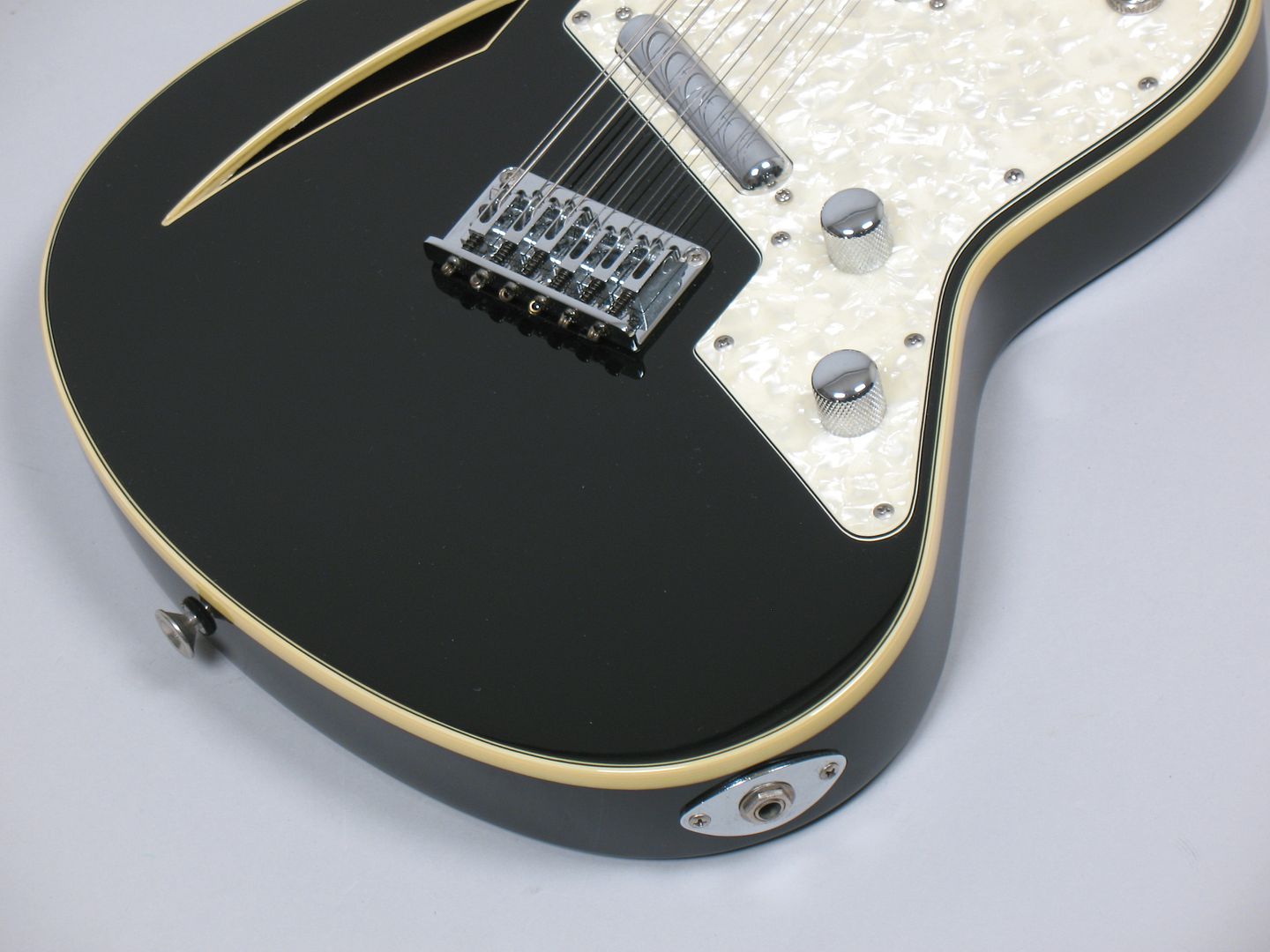  photo Charvel Surfcaster 12 Black 027.jpg