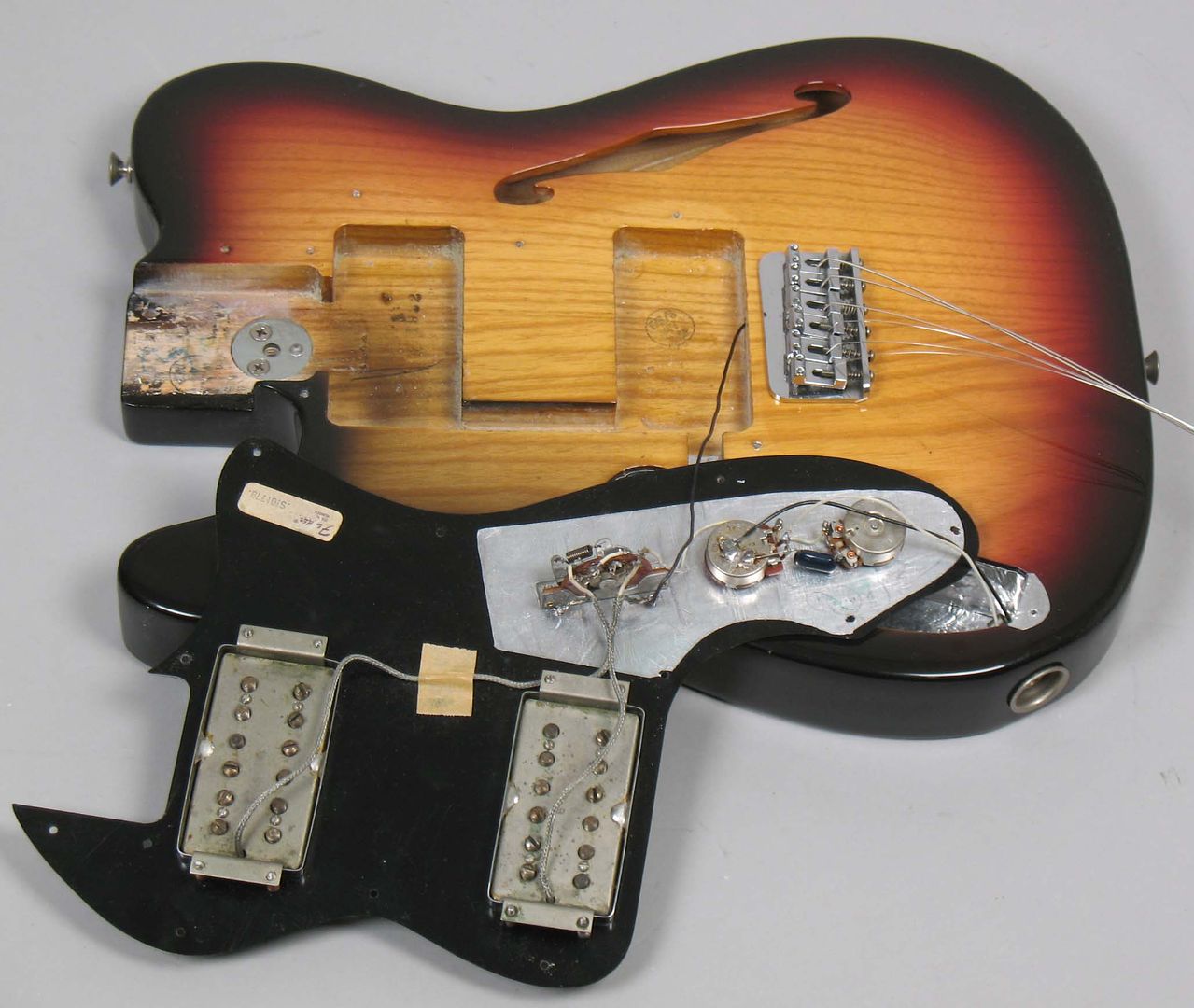  photo 1977FenderTelecasterThinlineSunburst011.jpg