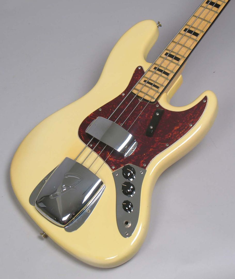  photo 19701971FenderJazzBassBlondeMapleCapNeck126.jpg