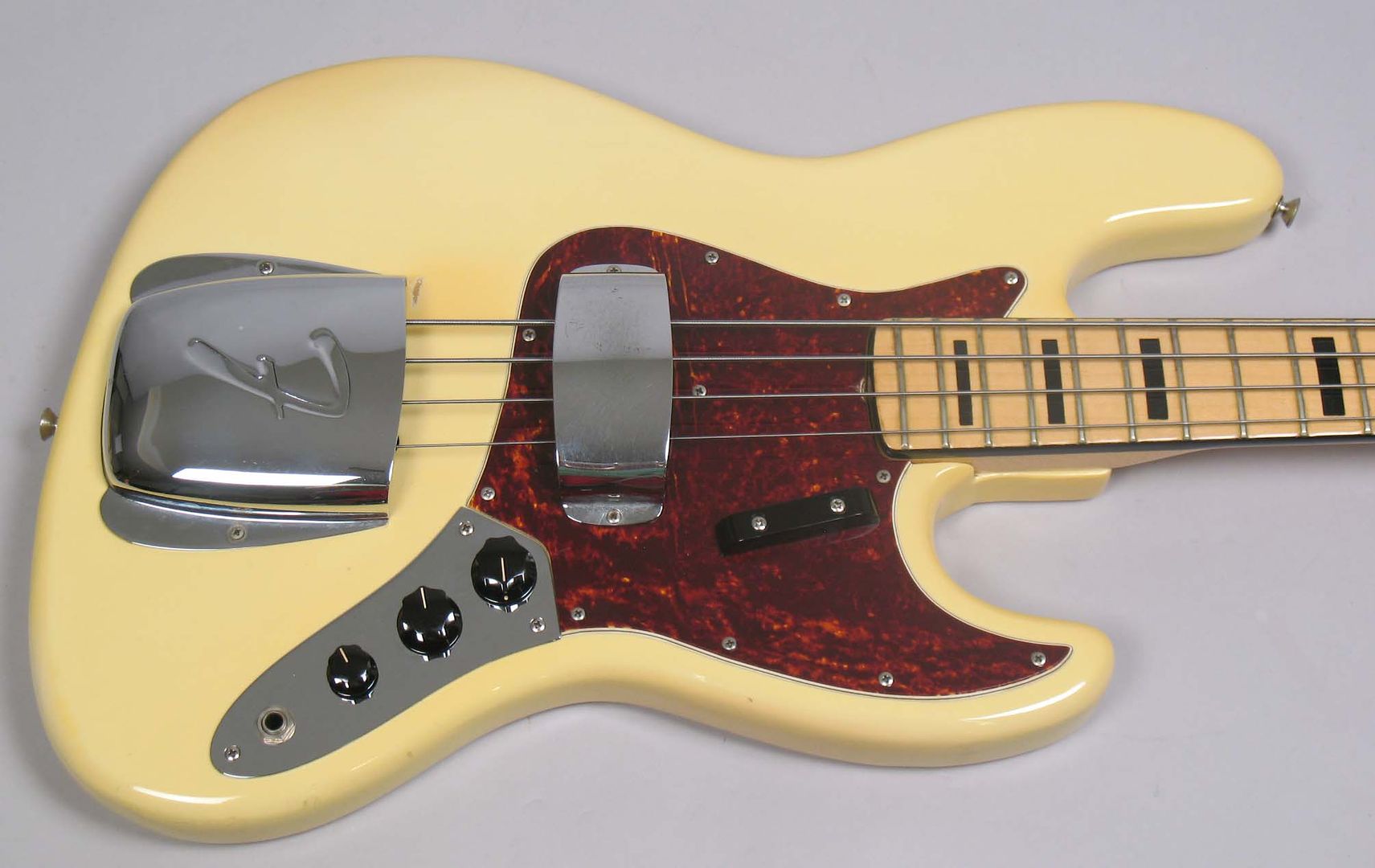  photo 19701971FenderJazzBassBlondeMapleCapNeck132.jpg