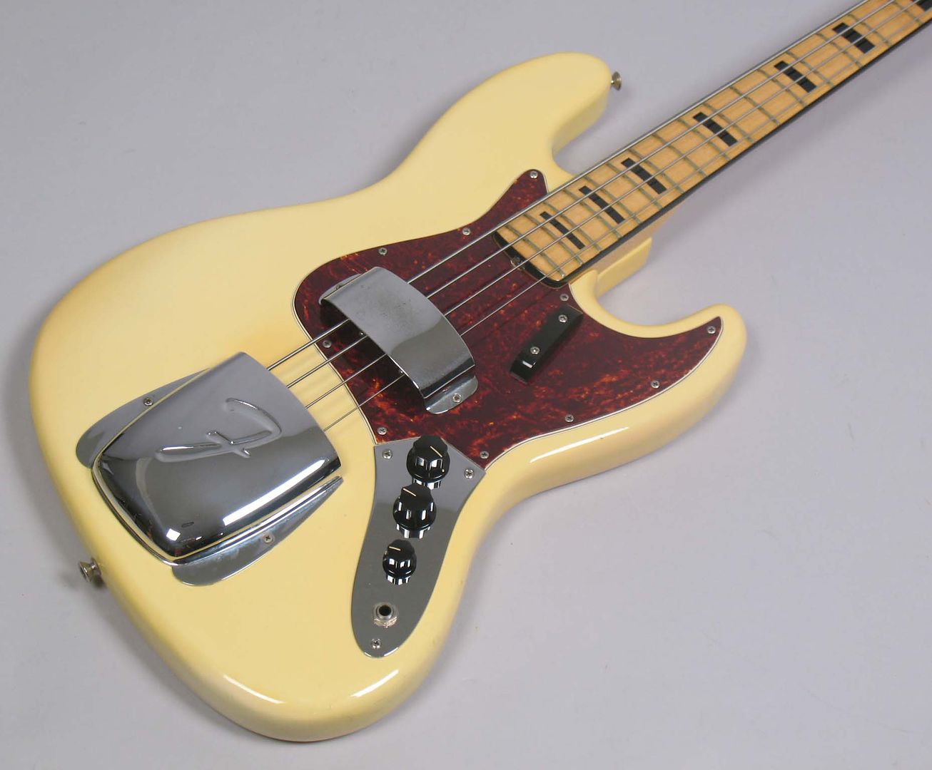  photo 19701971FenderJazzBassBlondeMapleCapNeck135.jpg