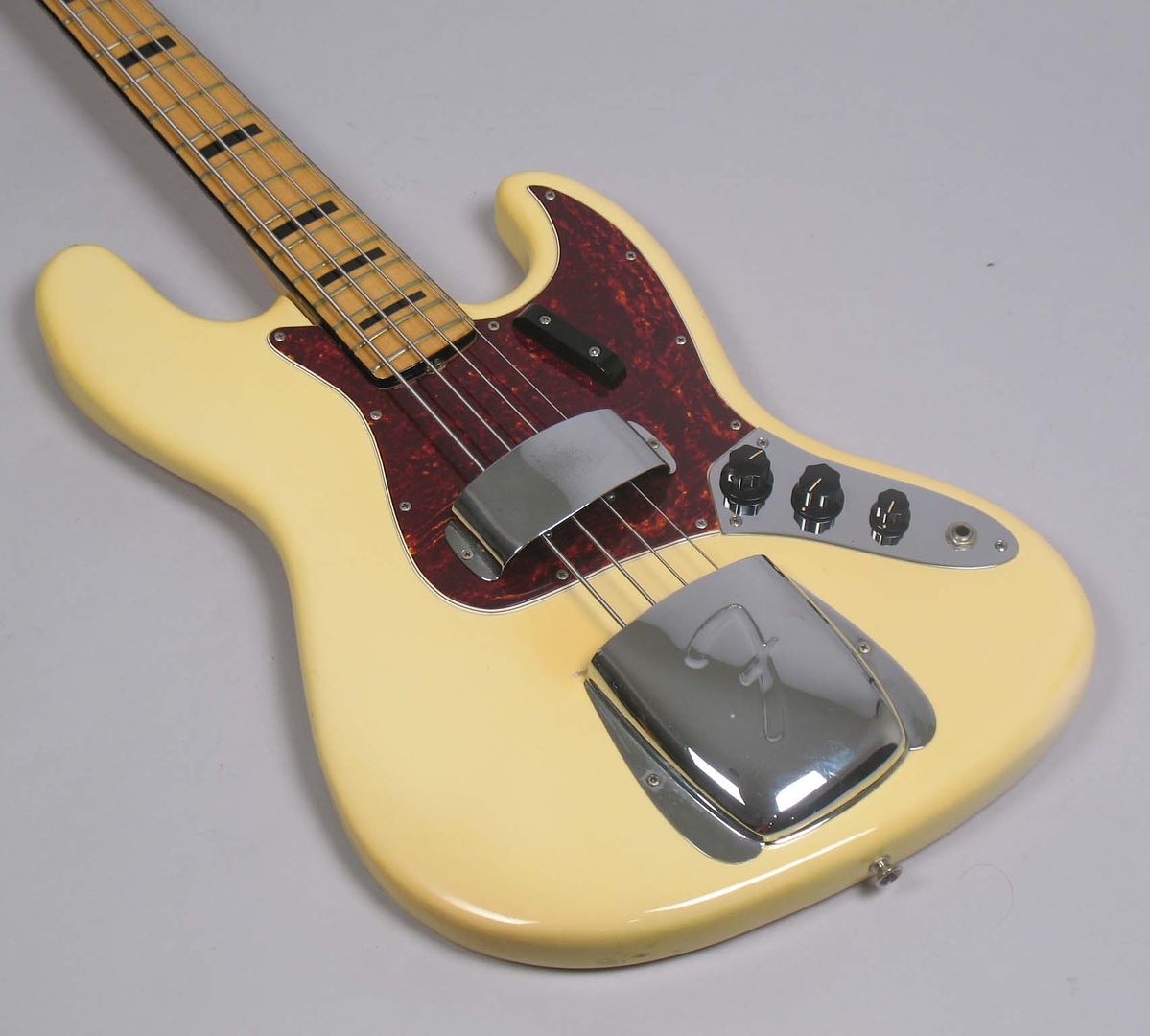  photo 19701971FenderJazzBassBlondeMapleCapNeck136.jpg