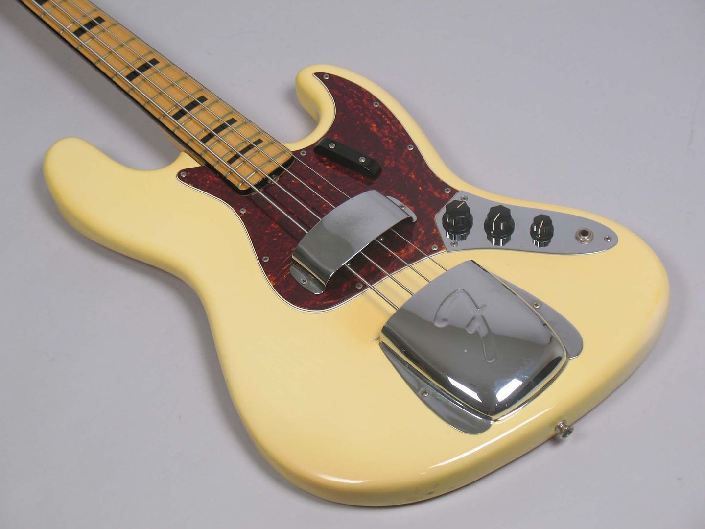  photo 19701971FenderJazzBassBlondeMapleCapNeck144.jpg