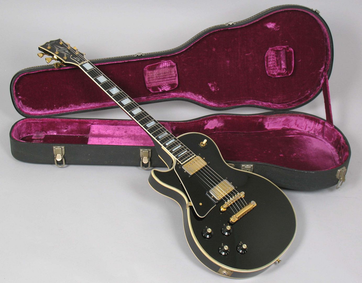  photo 1974GibsonLesPaulCustom20thAnniversaryEbonyLEFTY018.jpg