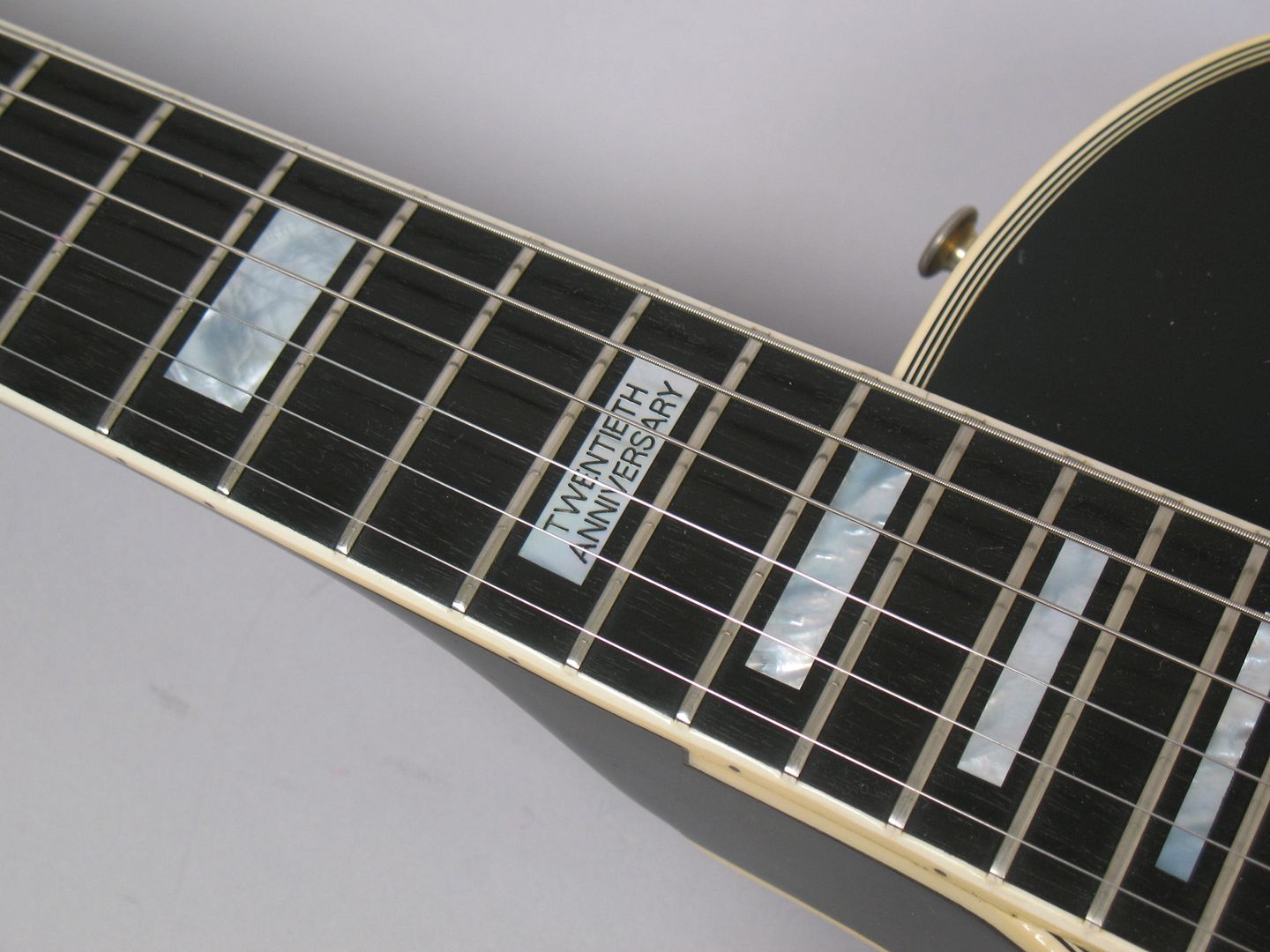  photo 1974GibsonLesPaulCustom20thAnniversaryEbonyLEFTY039.jpg