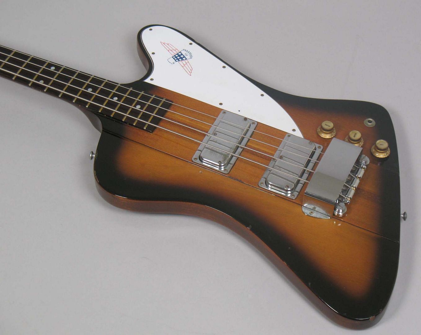  photo 1976GibsonThunderbirdBicentennial013Sunburst032.jpg