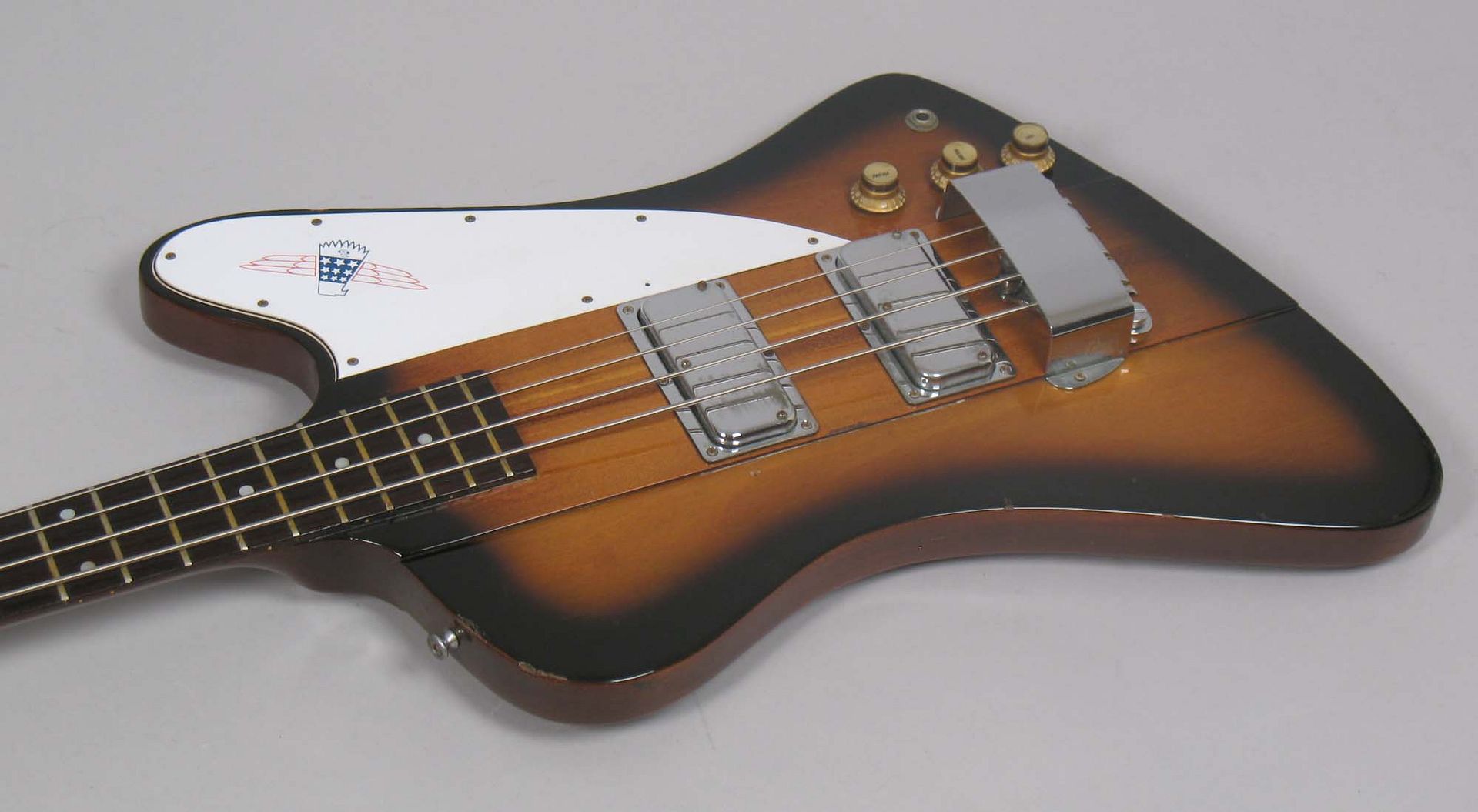  photo 1976GibsonThunderbirdBicentennial013Sunburst086.jpg