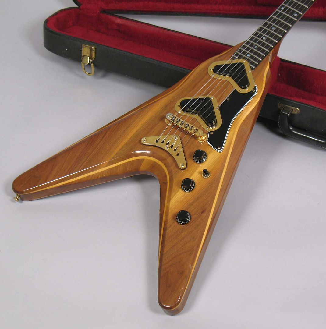  photo 1980GibsonFlyingVV2walnut014010.jpg