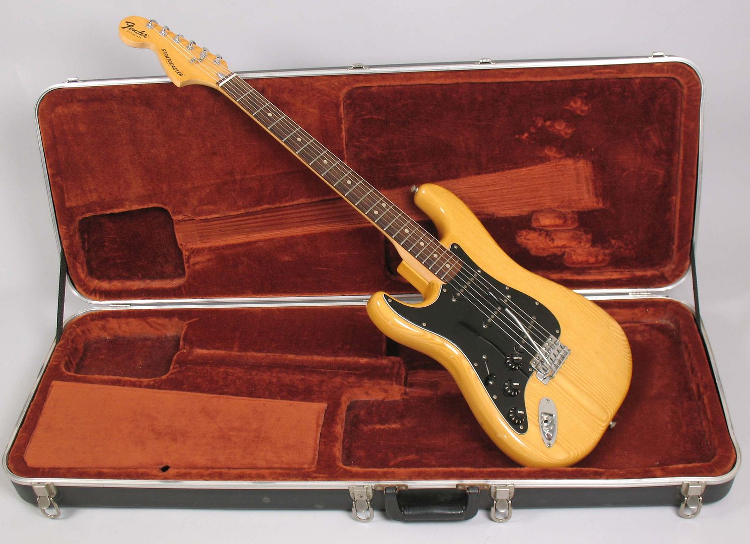  photo 1980FenderStratocasterlefthandedNatural019.jpg