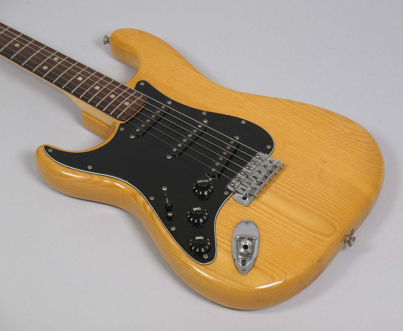  photo 1980FenderStratocasterlefthandedNatural025.jpg