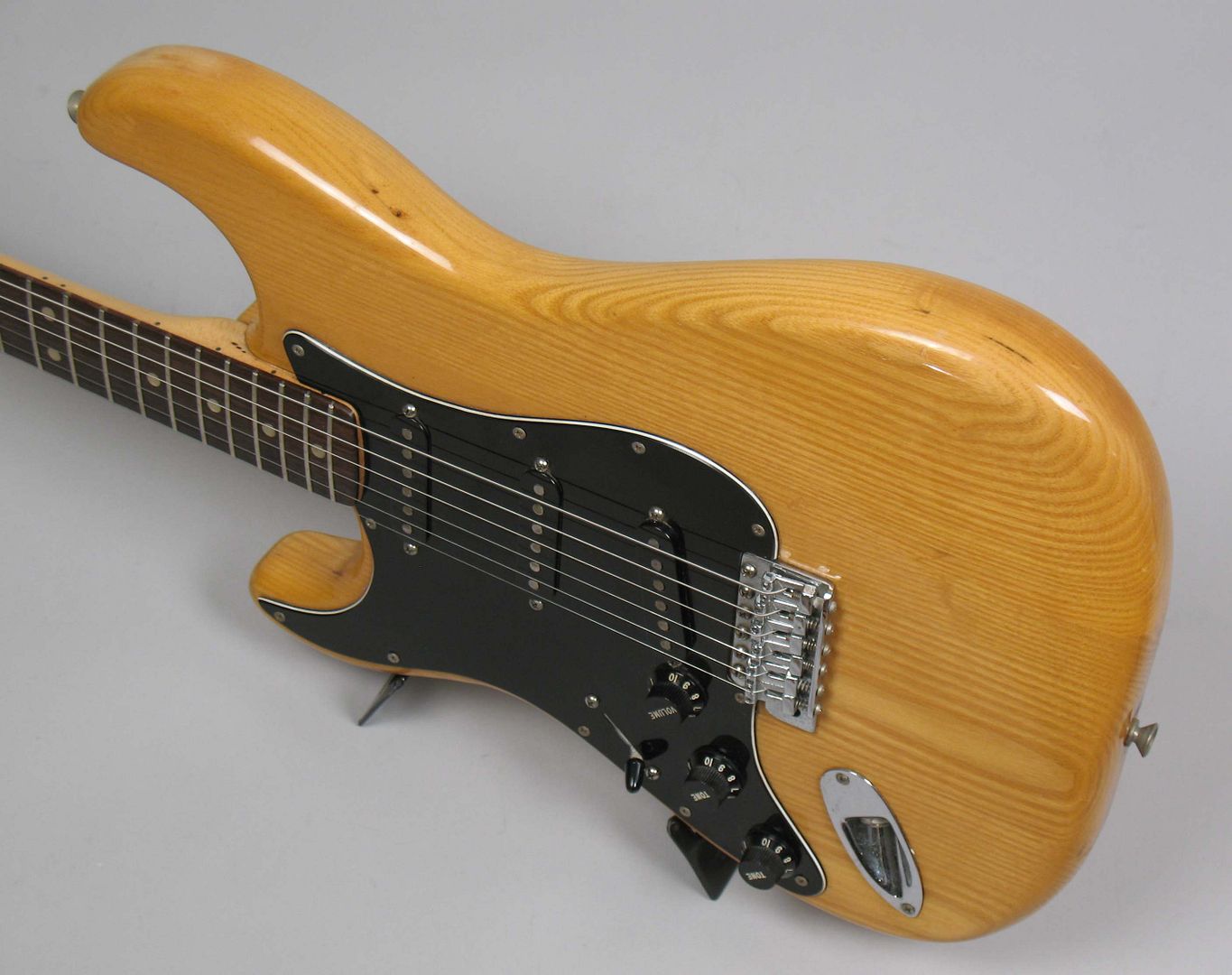  photo 1980FenderStratocasterlefthandedNatural050.jpg