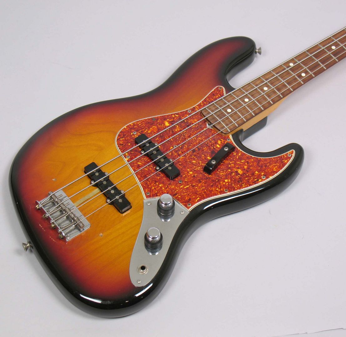  photo 198283FenderJazzbassReissue014Sunburst005.jpg