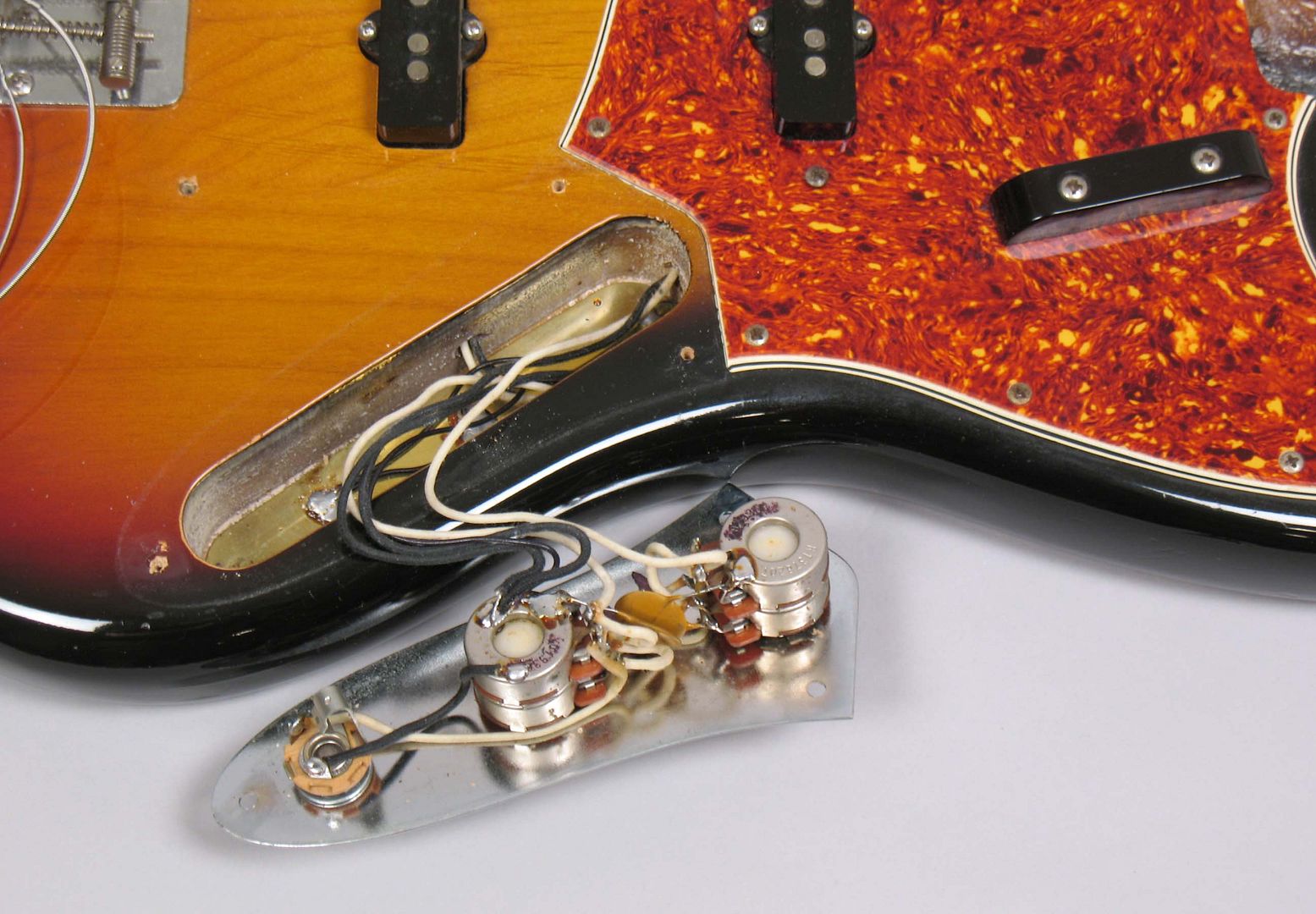  photo 198283FenderJazzbassReissue014Sunburst012.jpg