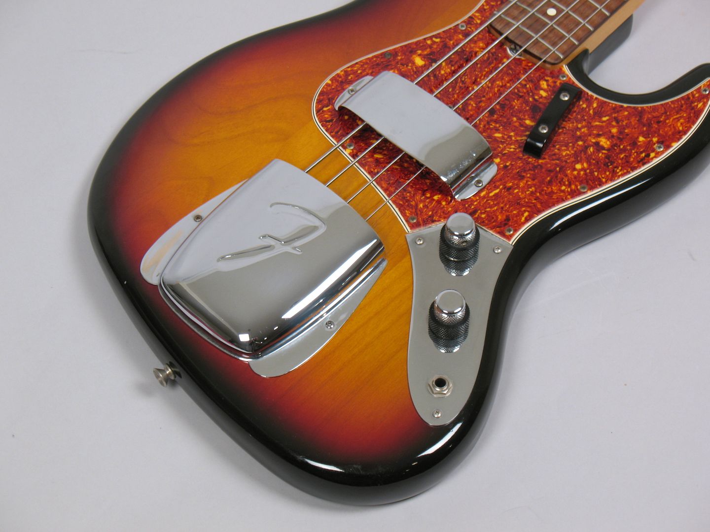  photo 198283FenderJazzbassReissue014Sunburst043.jpg