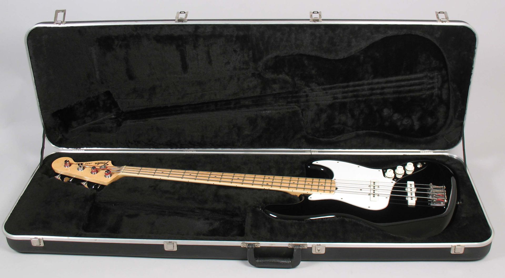  photo 1983FenderJazzBassBlackOHSC030.jpg