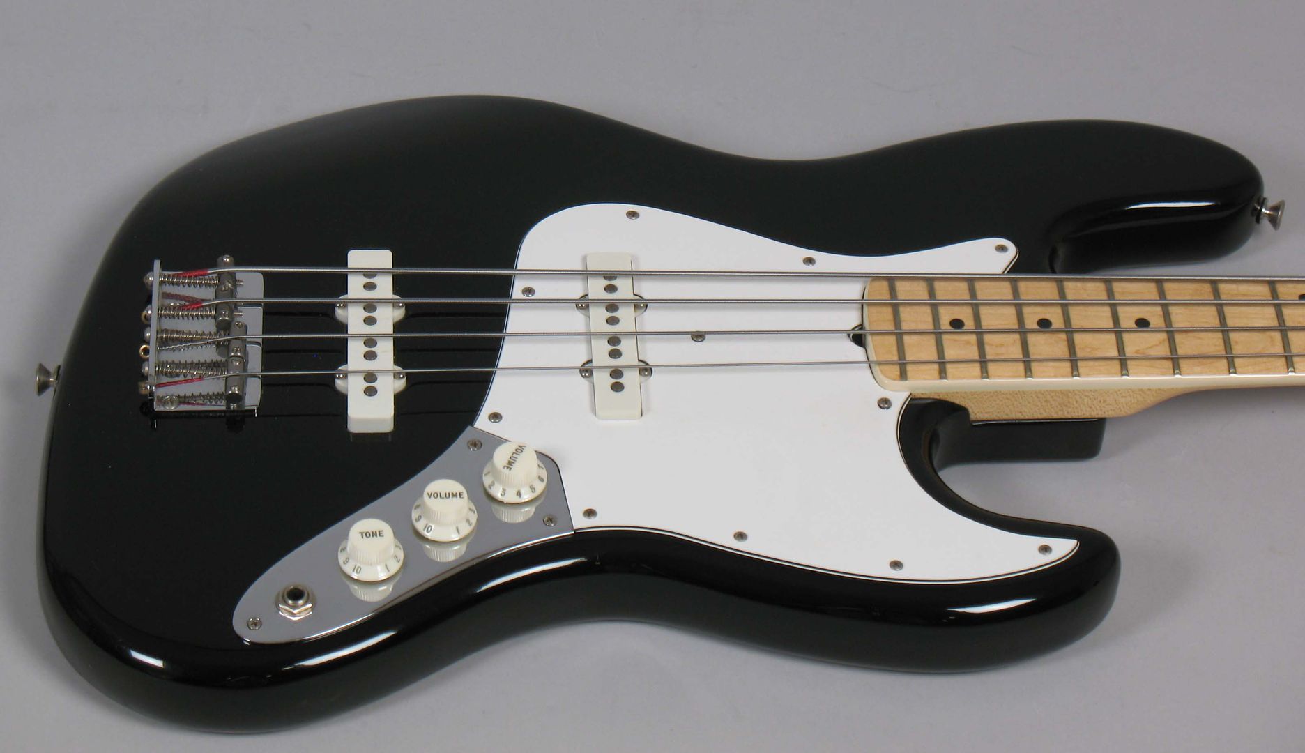  photo 1983FenderJazzBassBlackOHSC072.jpg